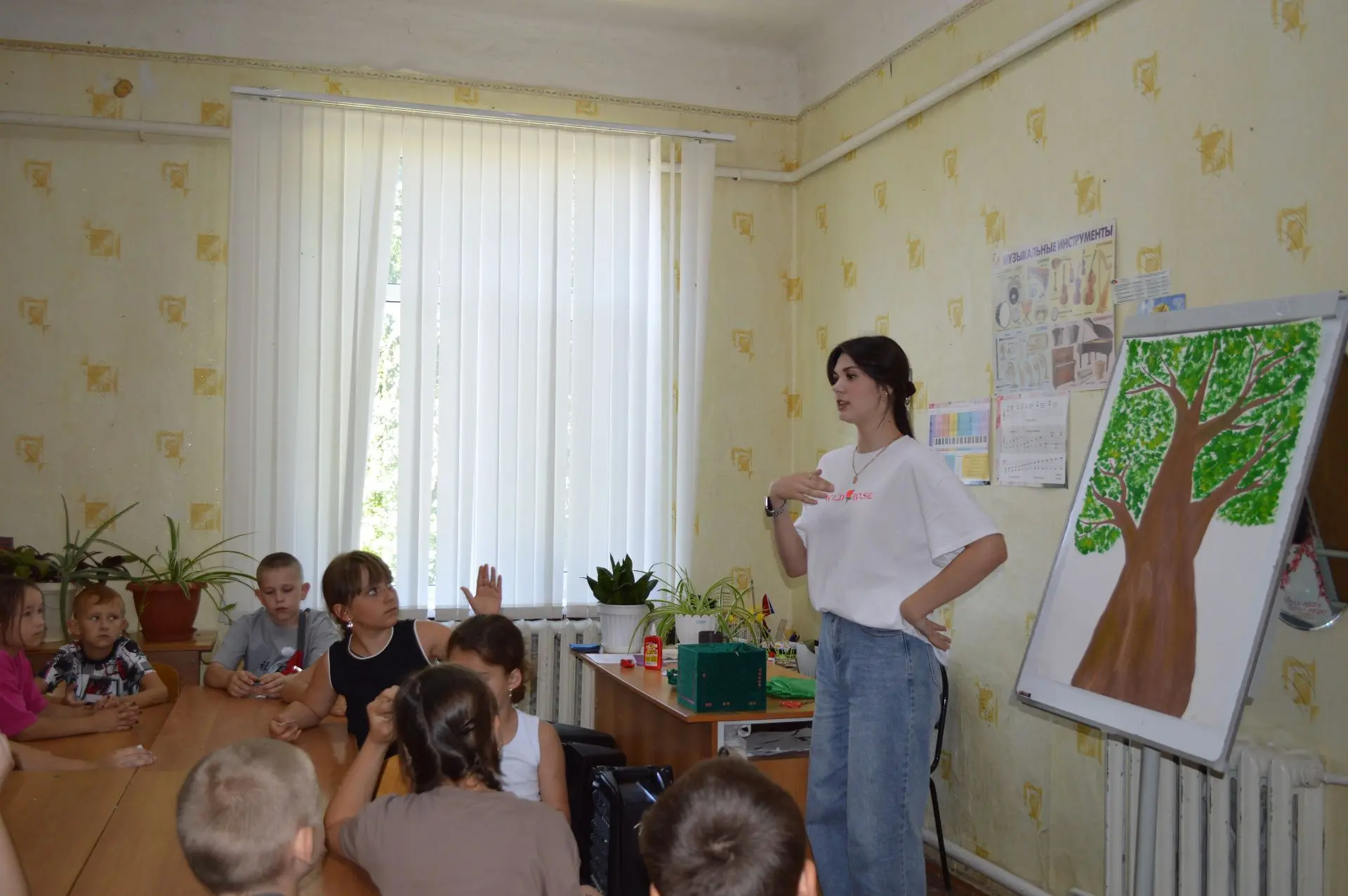 Сегодня педагоги Дома детского творчества для ребят, посещающих пришкольный лагерь при МБОУ Зимовник