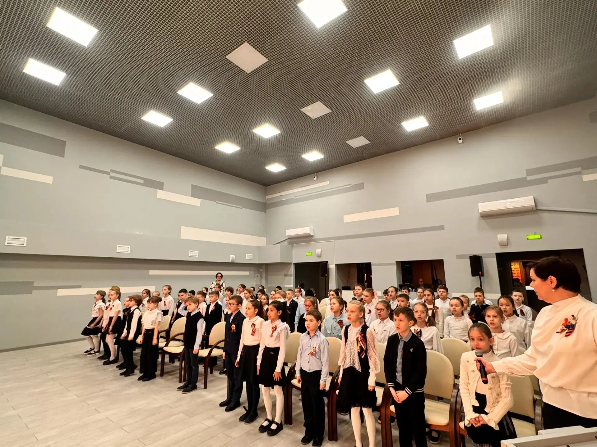 🕊️ Во 2-х классах прошло мероприятие, посвященное 81-й годовщине Великой Победы  На этой неделе учен