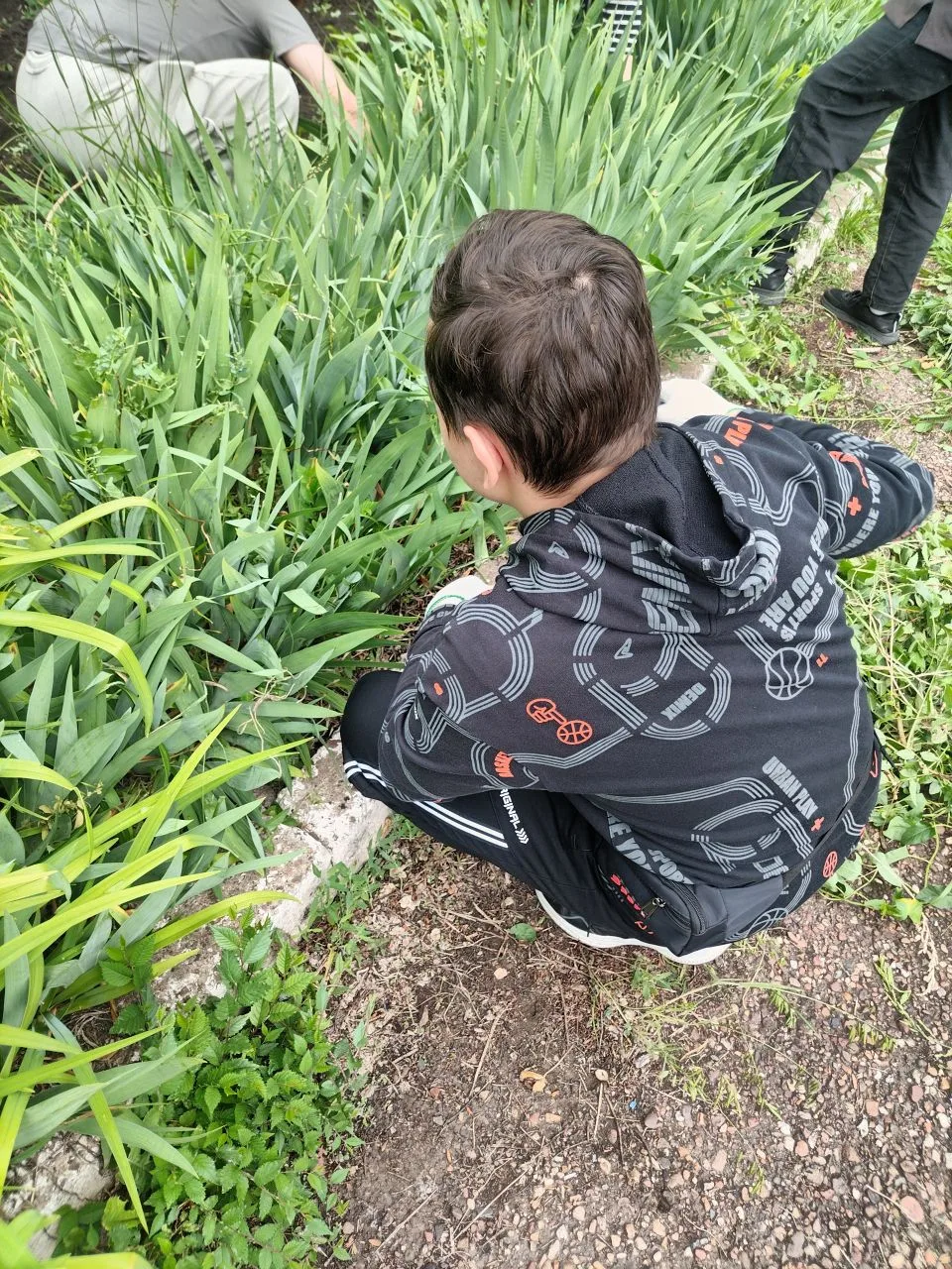 ОДИН ДЕНЬ В ТРУДОВОМ ЛАГЕРЕ

🐝 Школьники из летнего лагеря труда и отдыха продолжают свою работу - 
