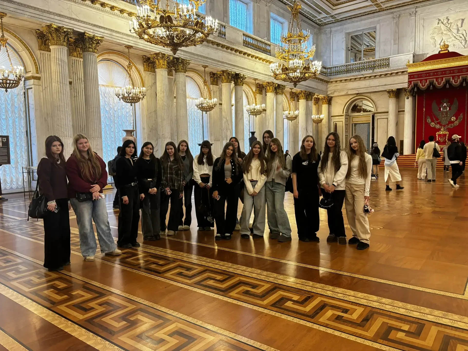 🎓✨ Путешествие в мир знаний и культуры 🏫⚡️  С 14 по 20 февраля наши талантливые десятиклассники прин