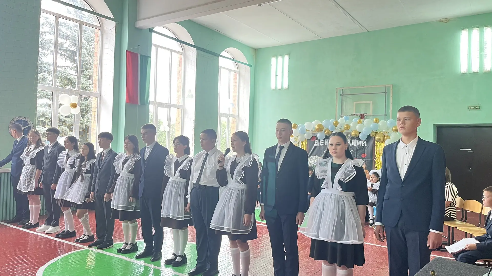 🛎️ Торжественная линейка, посвящённая Дню знаний, прошла в МБОУ «Коморгузинская СОШ им...