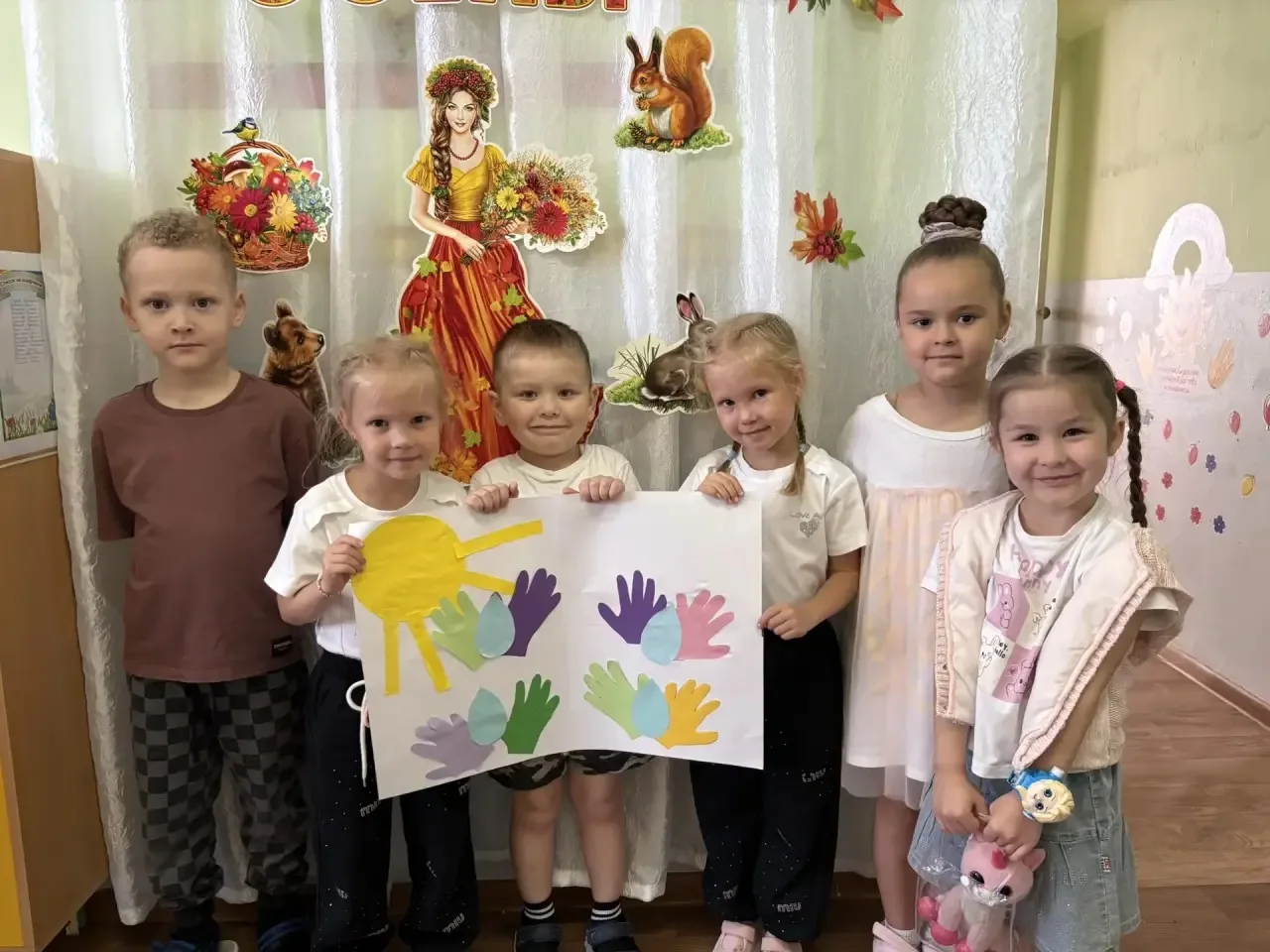 💧💧💧Из маленьких капель рождается чистое море, из добрых ладошек — большой и надежный...