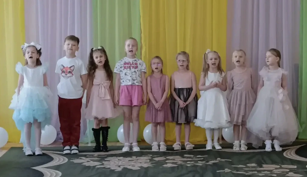 Весёлые голоса зазвенели напоследок ☀️🎤
