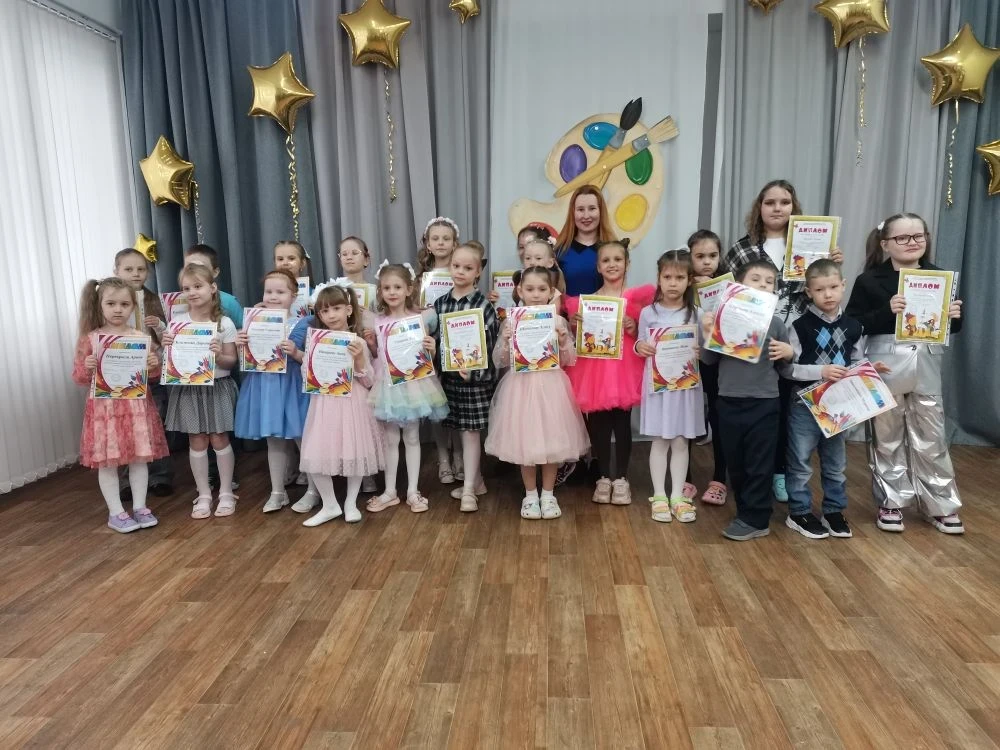🎨 Выпускной в Изостудии «Радуга»! 🎉

У нас был невероятно яркий и весёлый день - мы провожали наши