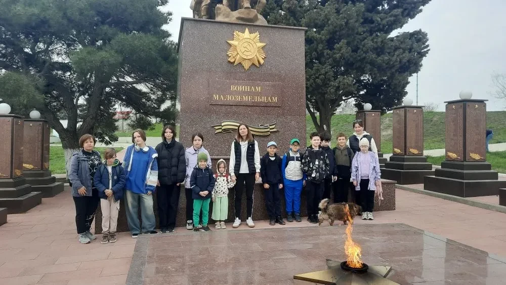 😊Ура! Каникулы!  Волонтеры Победы, волонтеры-экологи школы приняли участие в походе по "Эколого - па
