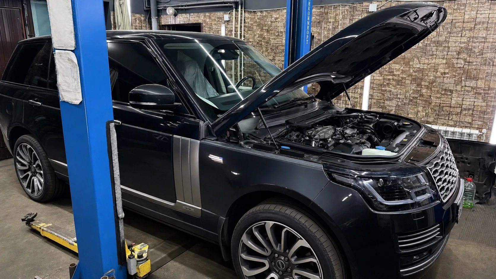 Land Rover Range Rover Sport с пробегом 145 707 км заехал в CARZONE на комплекс работ по ходовой, то
