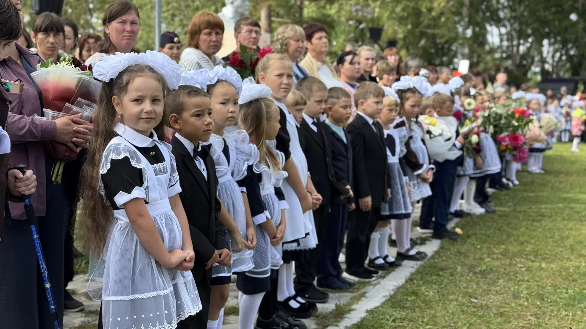 🎓🍁 В Кыринской школе дан старт новому учебному году 2026–2027!