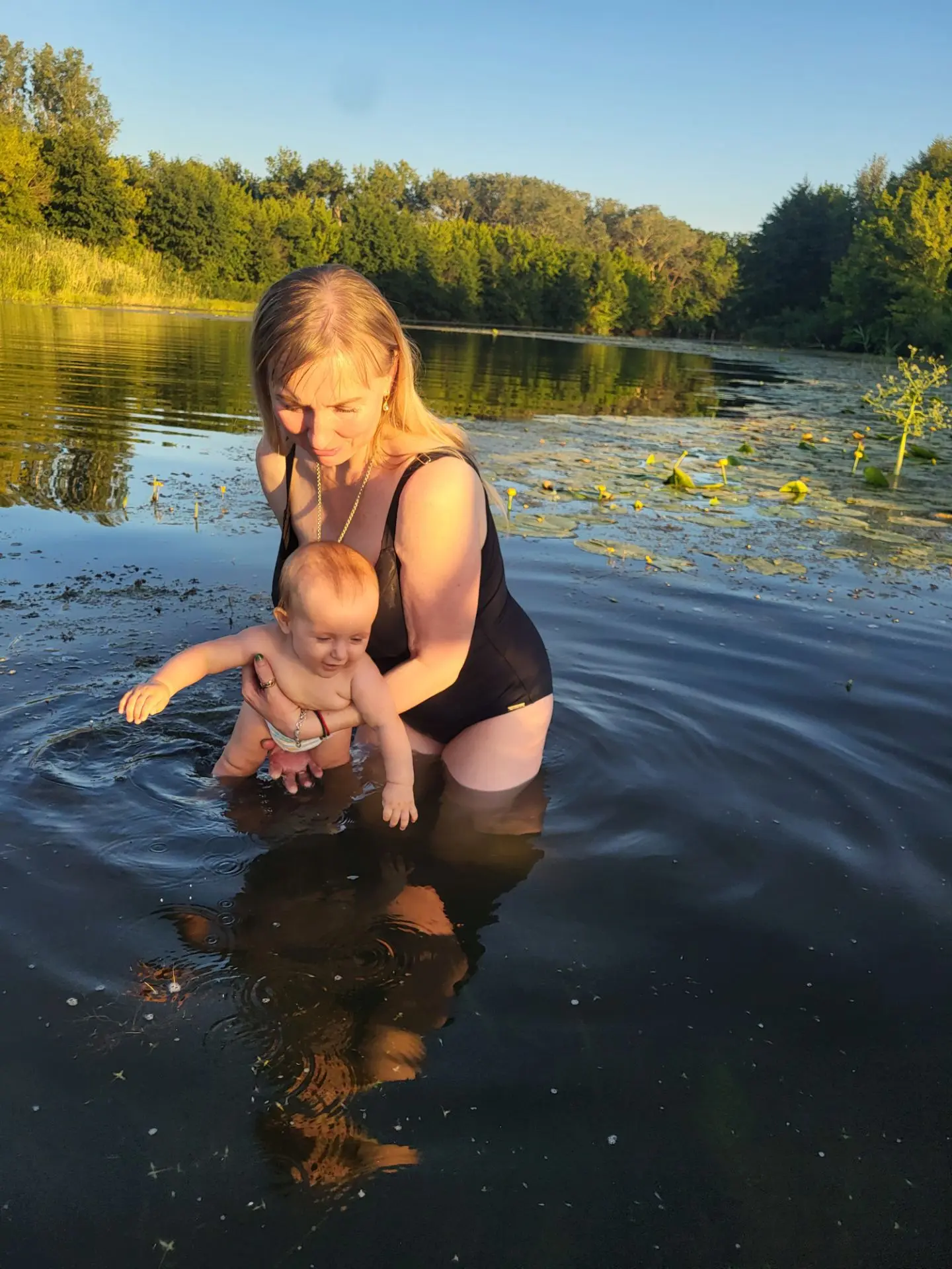 Наше маленькое путешествие в детство

Мои прекрасные солнышки 🌞 хочу поделиться вот такой красотой 