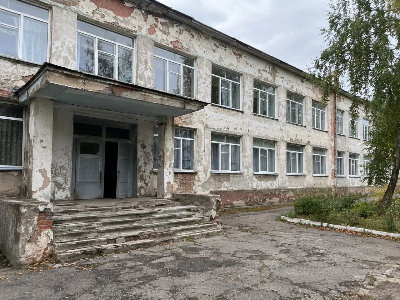 Больше половины омских школ нуждаются в капремонте. Это следует из доклада местных влас...