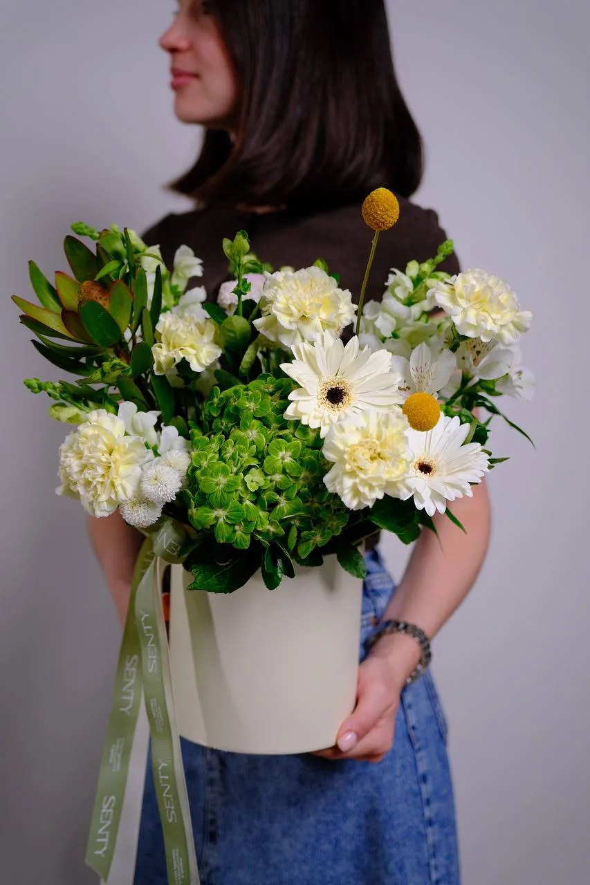 Наши флористы составили букеты-они сейчас на нашей витрине🤗💐 Можно забрать в нашей ст...