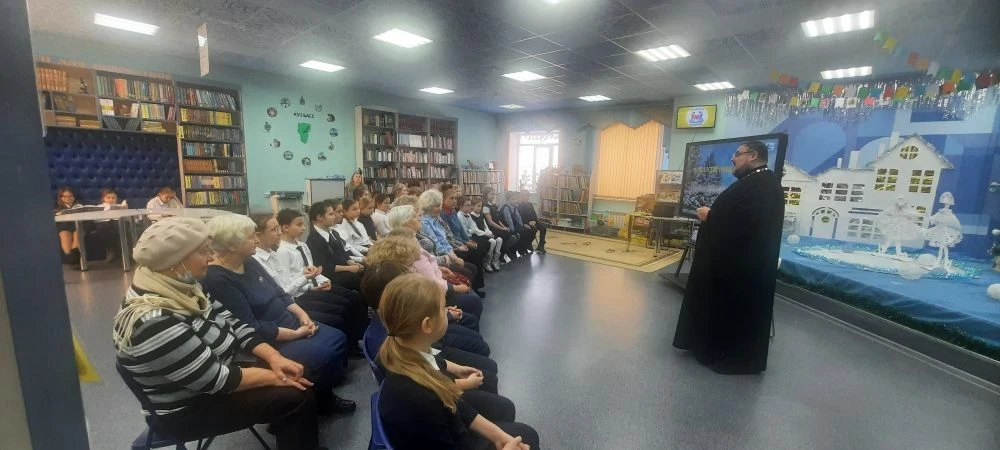 🌟 Рождественские встречи 🌟  Сегодня учащиеся 3г класса посетили   "Рождественские встречи" в библиот