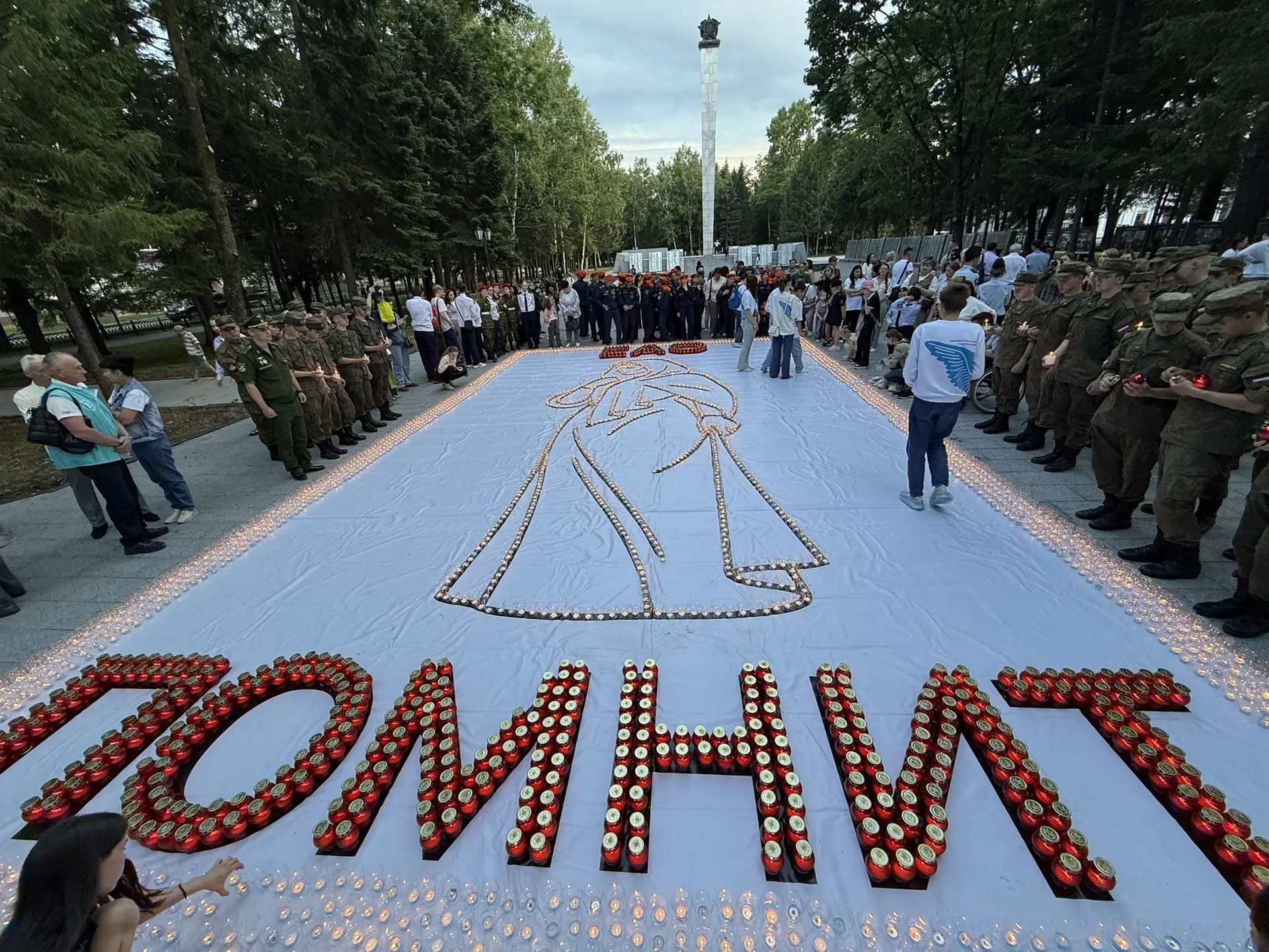 🕯 Международная акция "Огненная картина войны" проходит в Биробиджане
