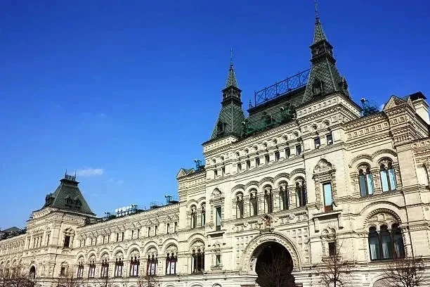 Школа в лицах 

👋 Здравствуйте!
С вами Дедловская Марина Юрьевна. 
Сегодня поближе познакомимся с З