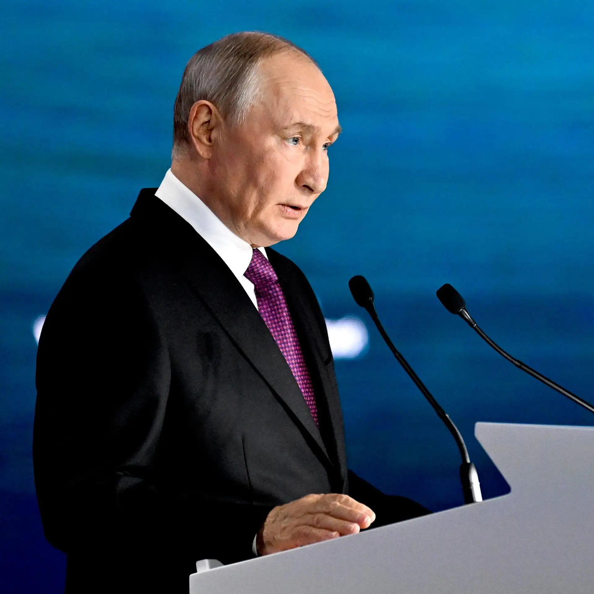 Президент России Владимир Путин вновь категорически опроверг слухи о возможной мобилиза...