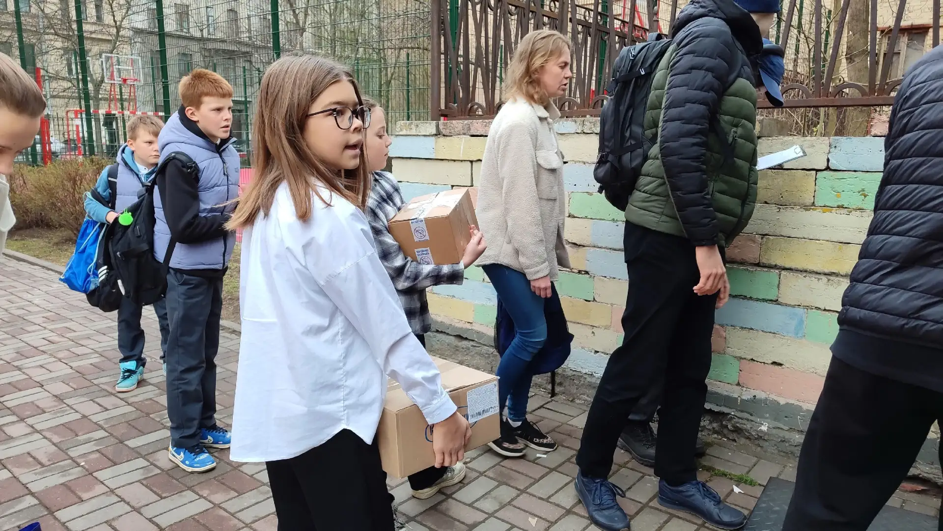 Более 1,3 тонны бумаги: итоги большого сбора макулатуры! 🌿♻️  16 апреля внутренний двор нашей гимназ