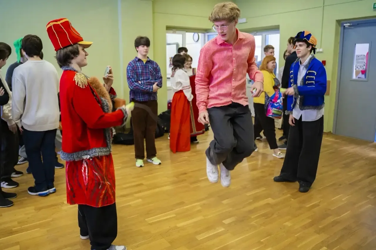 Масленица в 1581! 🥞  🥳 В нашей школе сегодня царила атмосфера настоящего праздника! Ученики 10А клас