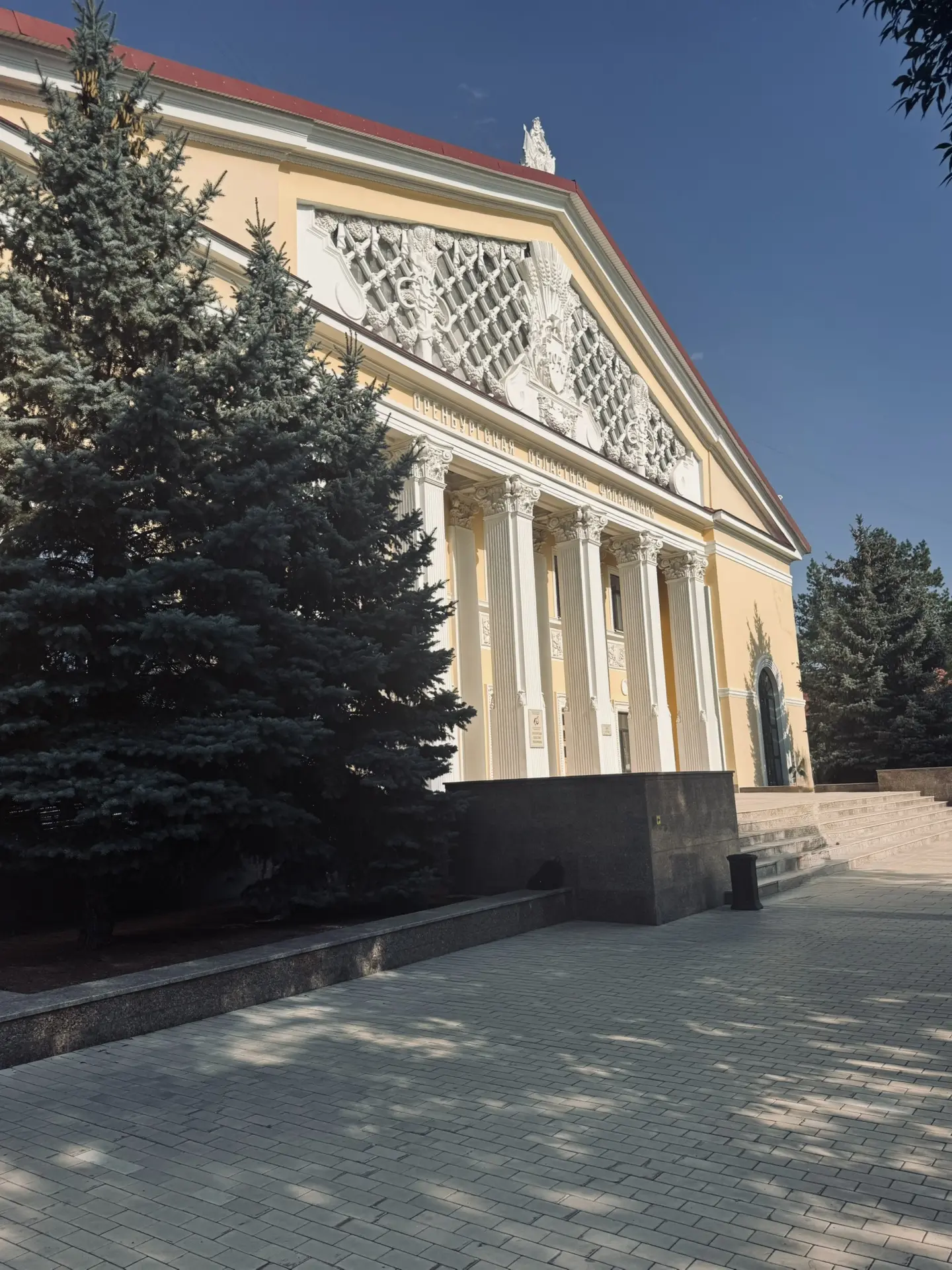 Вечер, который не хочется пролистывать.