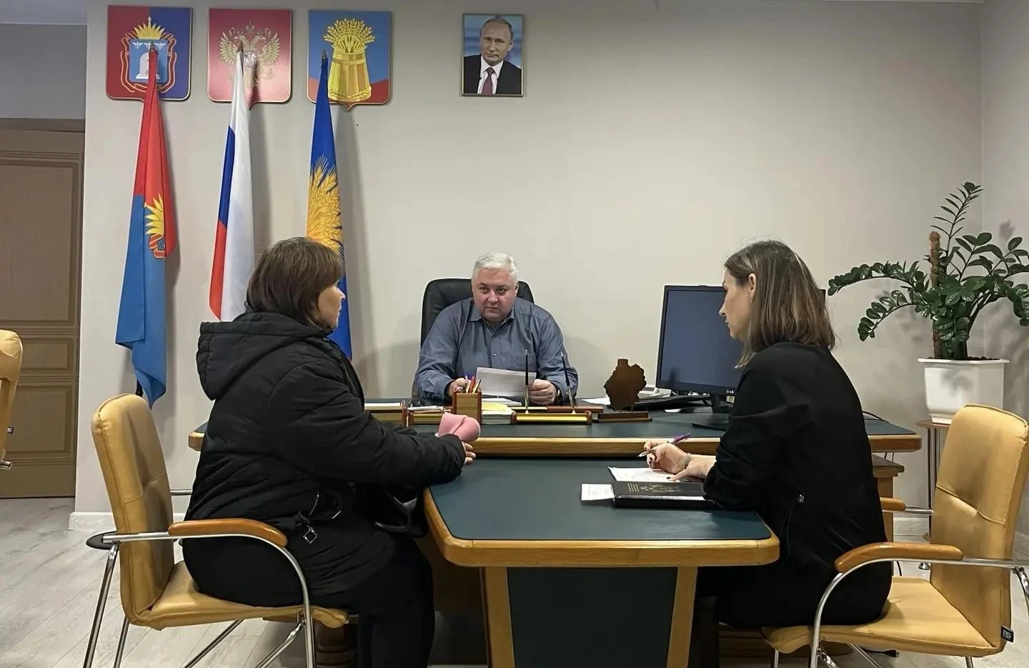 Сегодня провели сразу несколько важных встреч и разобрали некоторые вопросы.