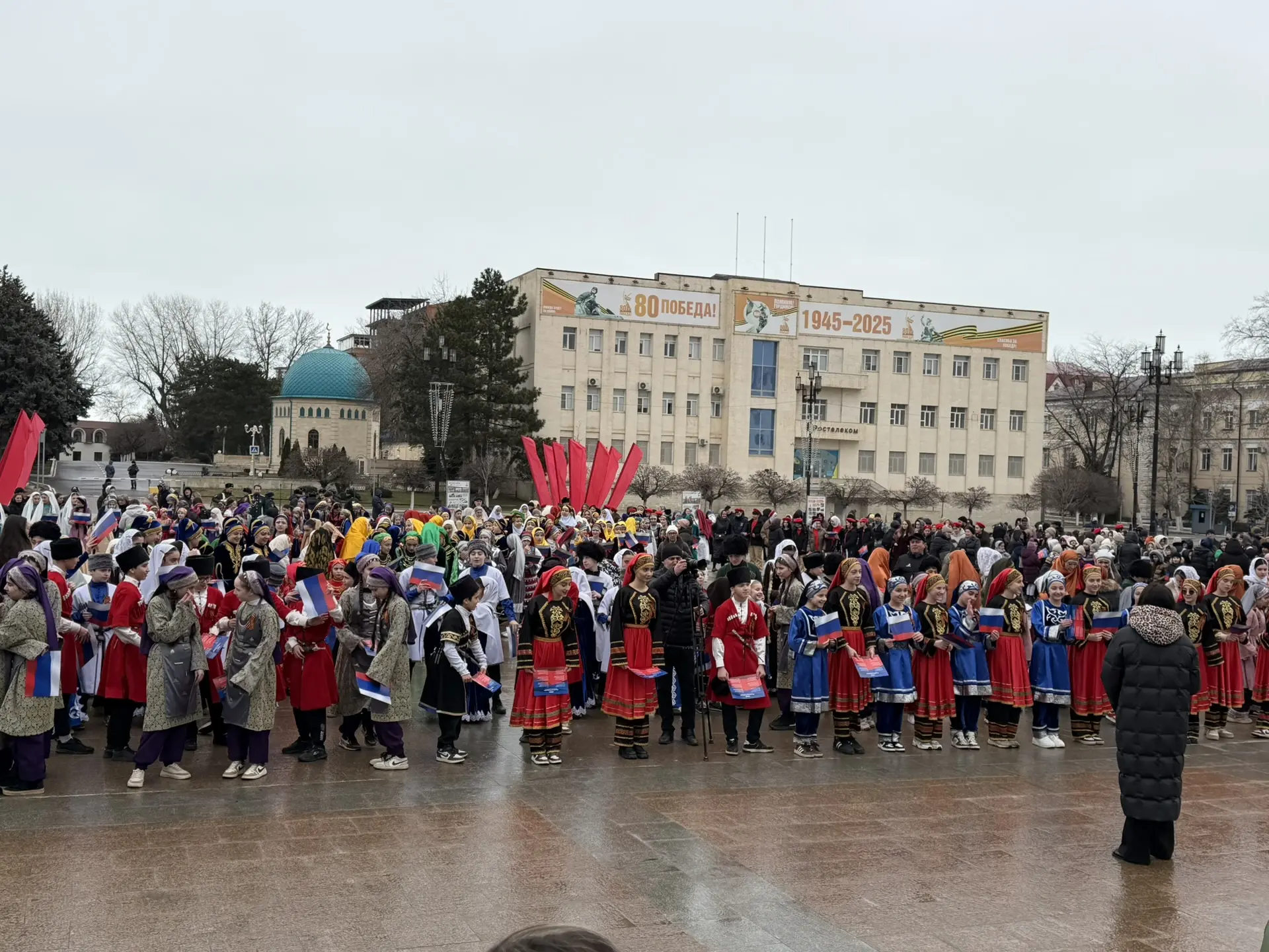 Более тысячи юных махачкалинцев приняли участие в патриотическом мероприятии