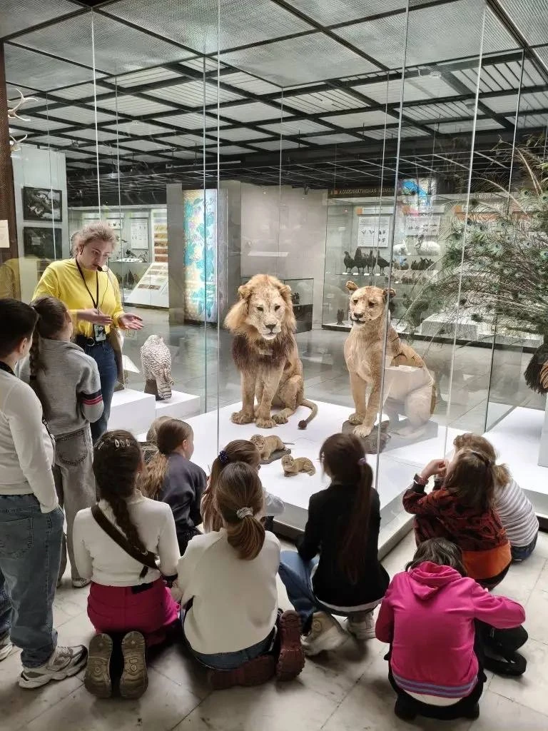 🐾 Целая планета открытий!  🌍 2 «Д» отправился в Государственный Дарвиновский музей — туда, где урок 