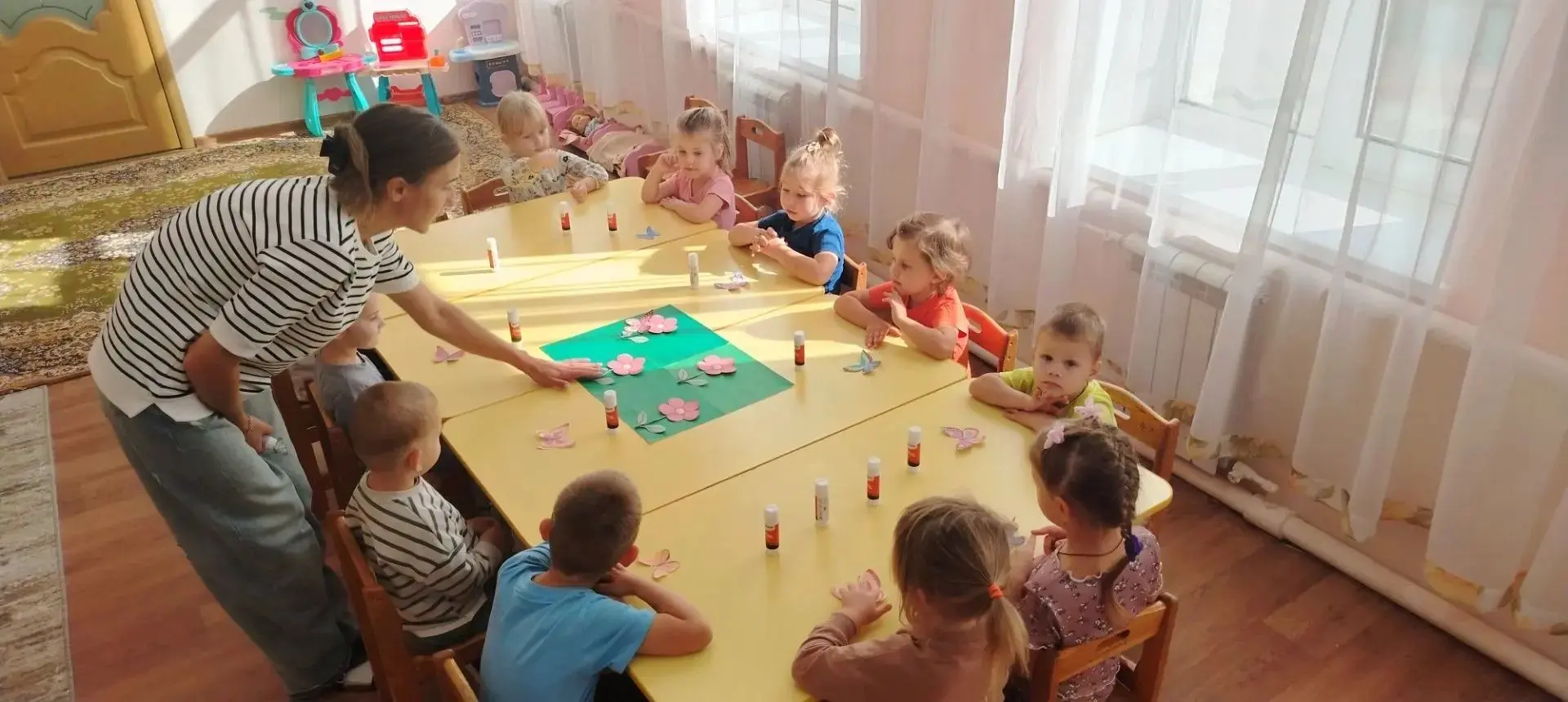 🎨 Начинаем учебный год с творчества в группе «Божьи коровки»!