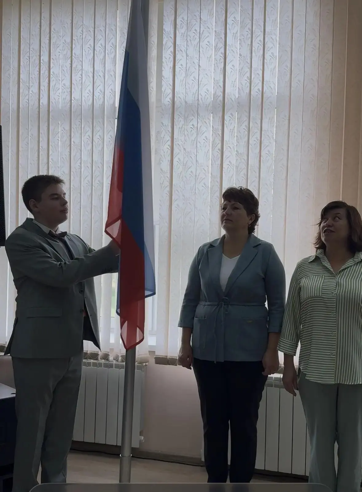 Понедельник — старт новой учебной недели! Традиционная школьная линейка началась с торж...