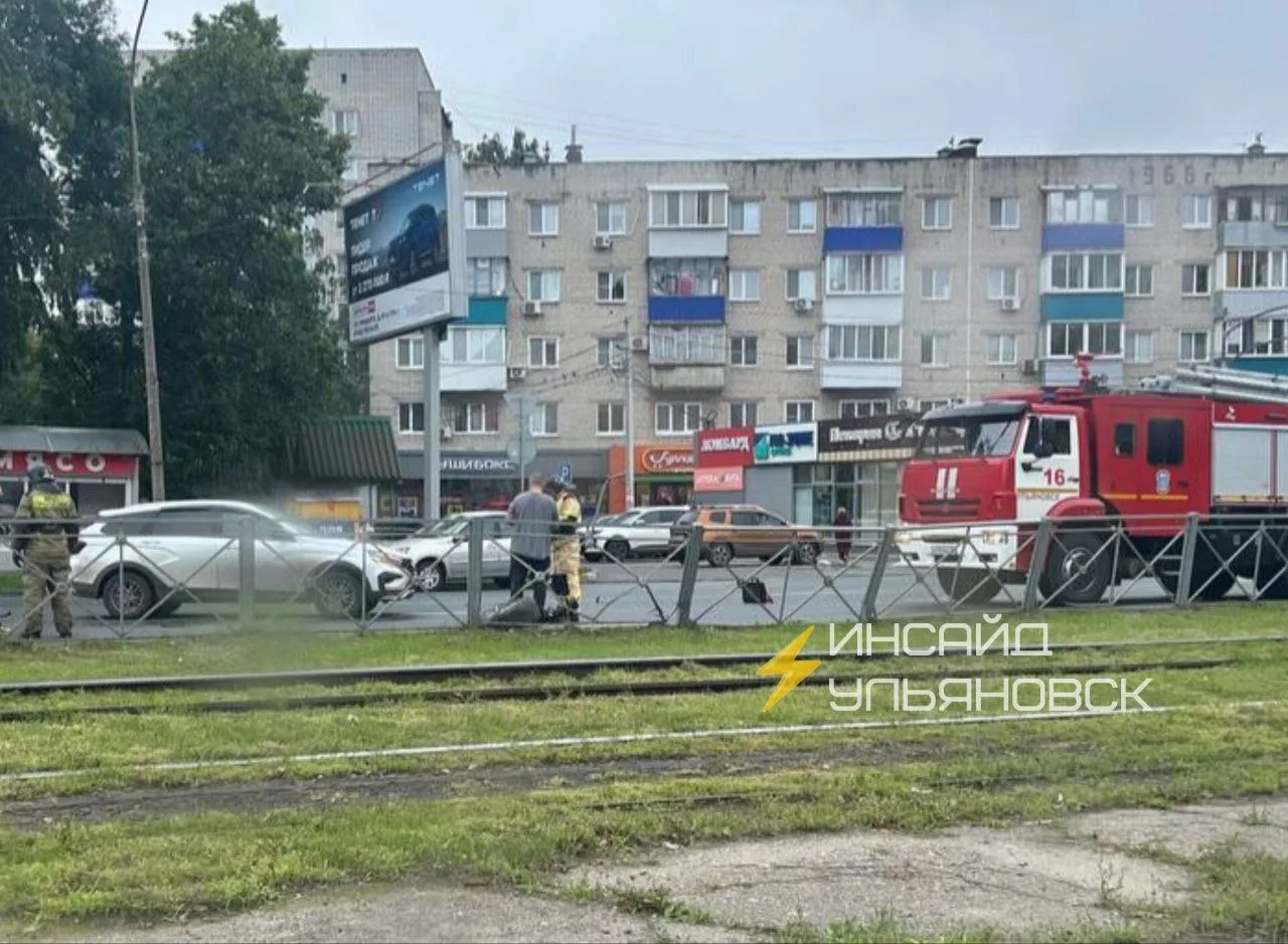 🚒 Сейчас на Нариманова серьёзное ДТП, у машины вырвало колесо от удара. На месте работ...