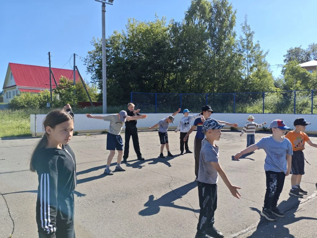 Семнадцатый день в лагере.
«Оживили павлина!» 🦚🌺

Сегодняшний день в лагере получился по-настоящем