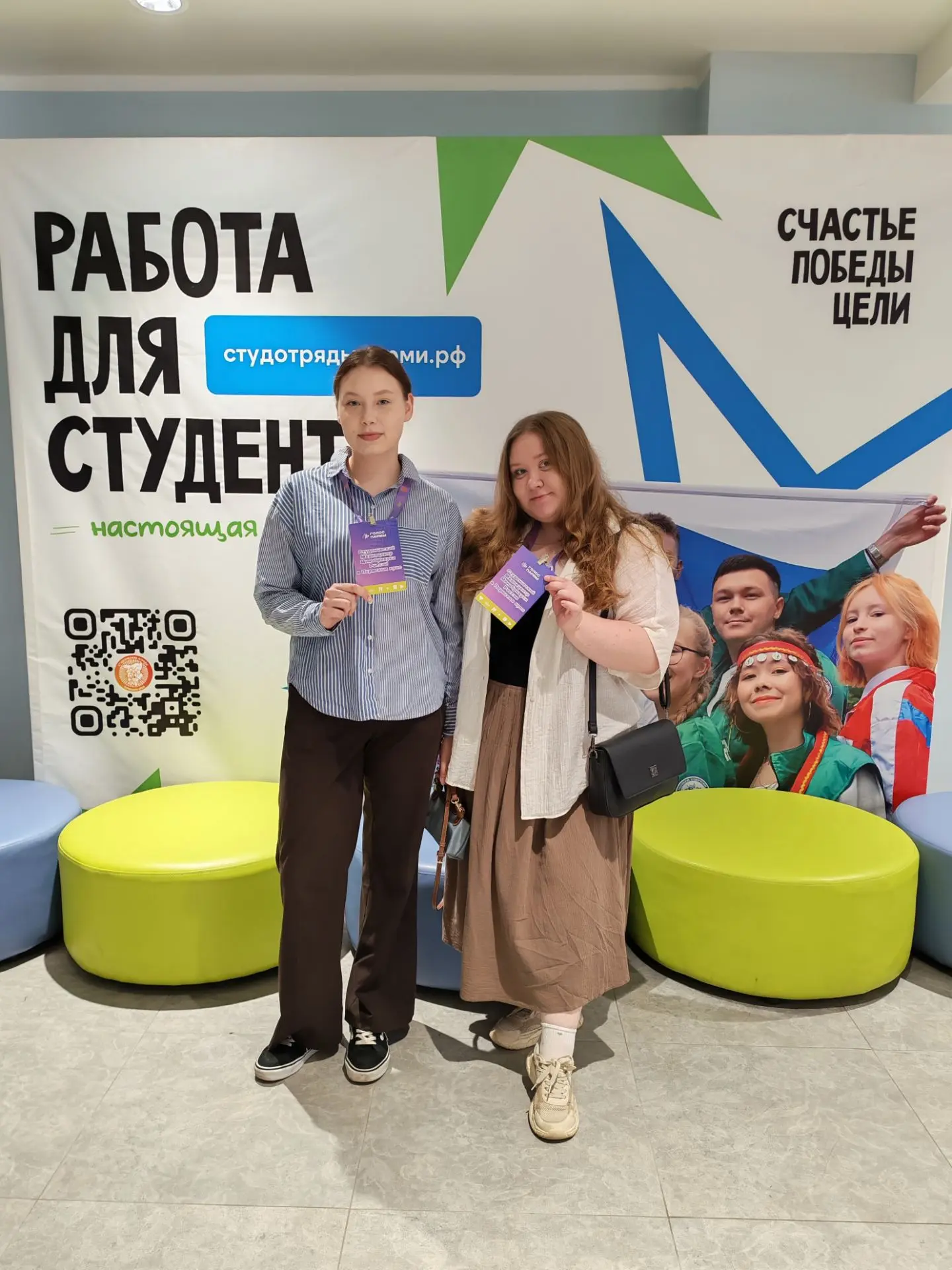 В Доме молодежи сегодня проходит творческий фестиваль «Со.здавай искусство». Участие в ...