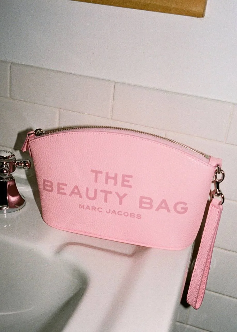 Срочное включение для всех тех, кто любит сумочки Marc Jacobs и косметос!🖤🥰