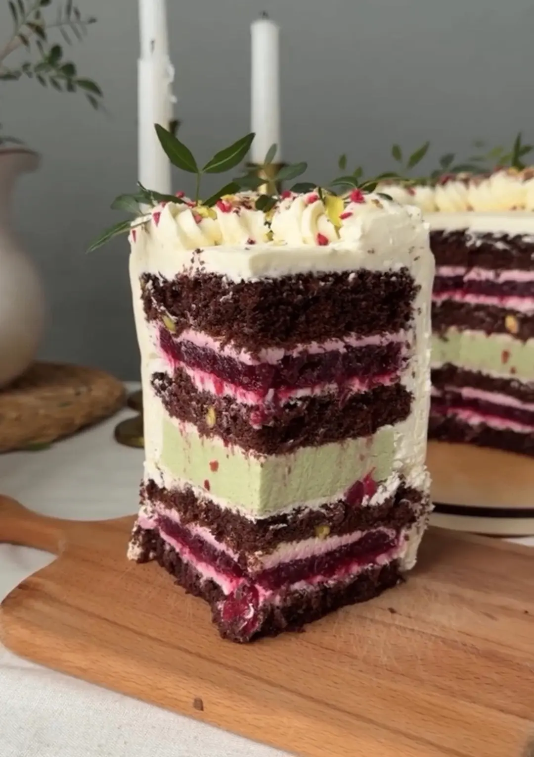 Торт Фисташка-Клюква 
🎂💚💜
Торт диаметром 16см, вес 2,5кг

🥮Шоколадный бисквит
Мука 85гр
Крахмал 