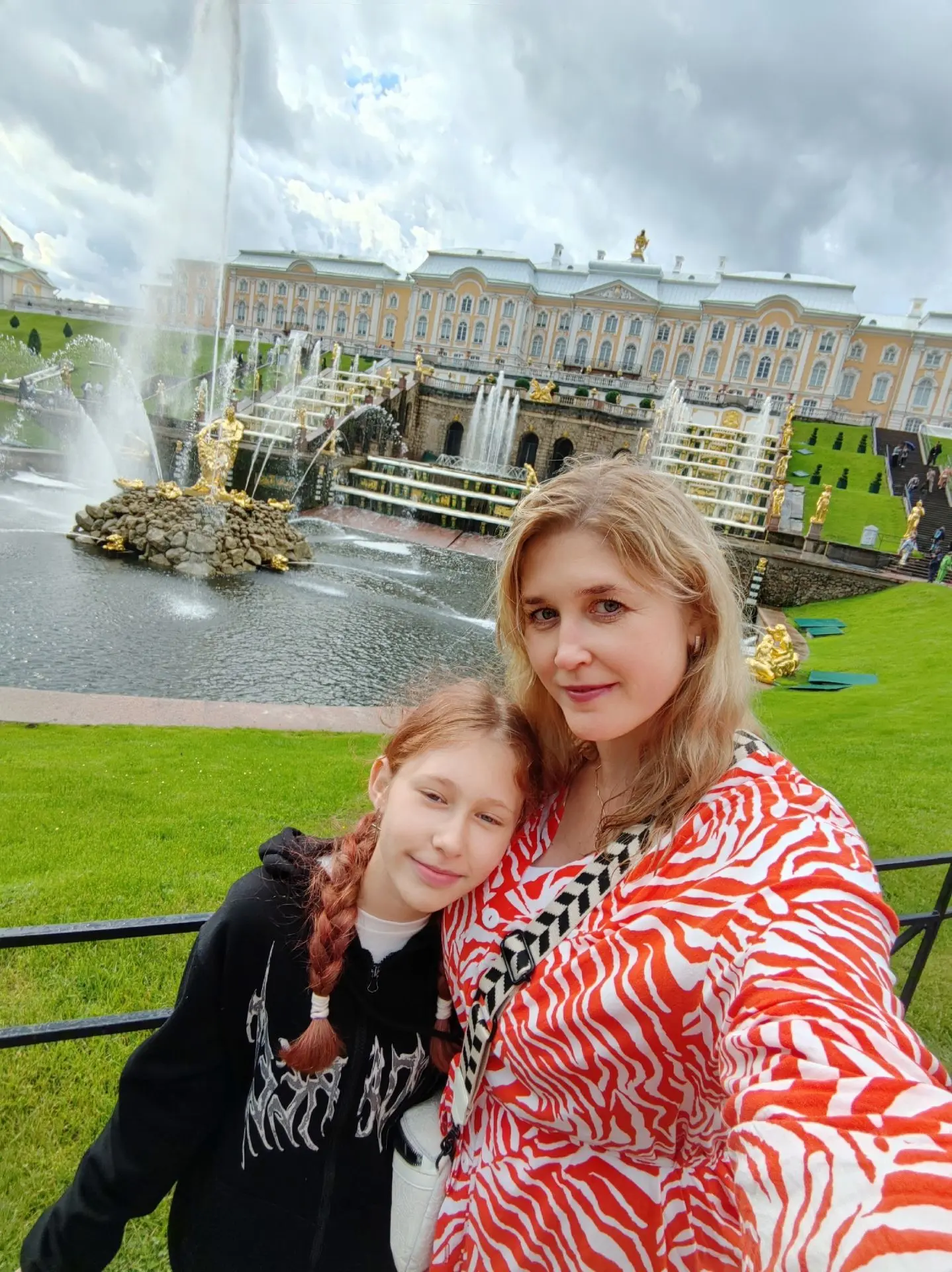 🏛️ КАЛАШНИКОВА АЛИСА — В СЕВЕРНУЮ СТОЛИЦУ С СЕМЬЁЙ!

Ученица 5 «В» Алиса Калашникова вместе с семьё