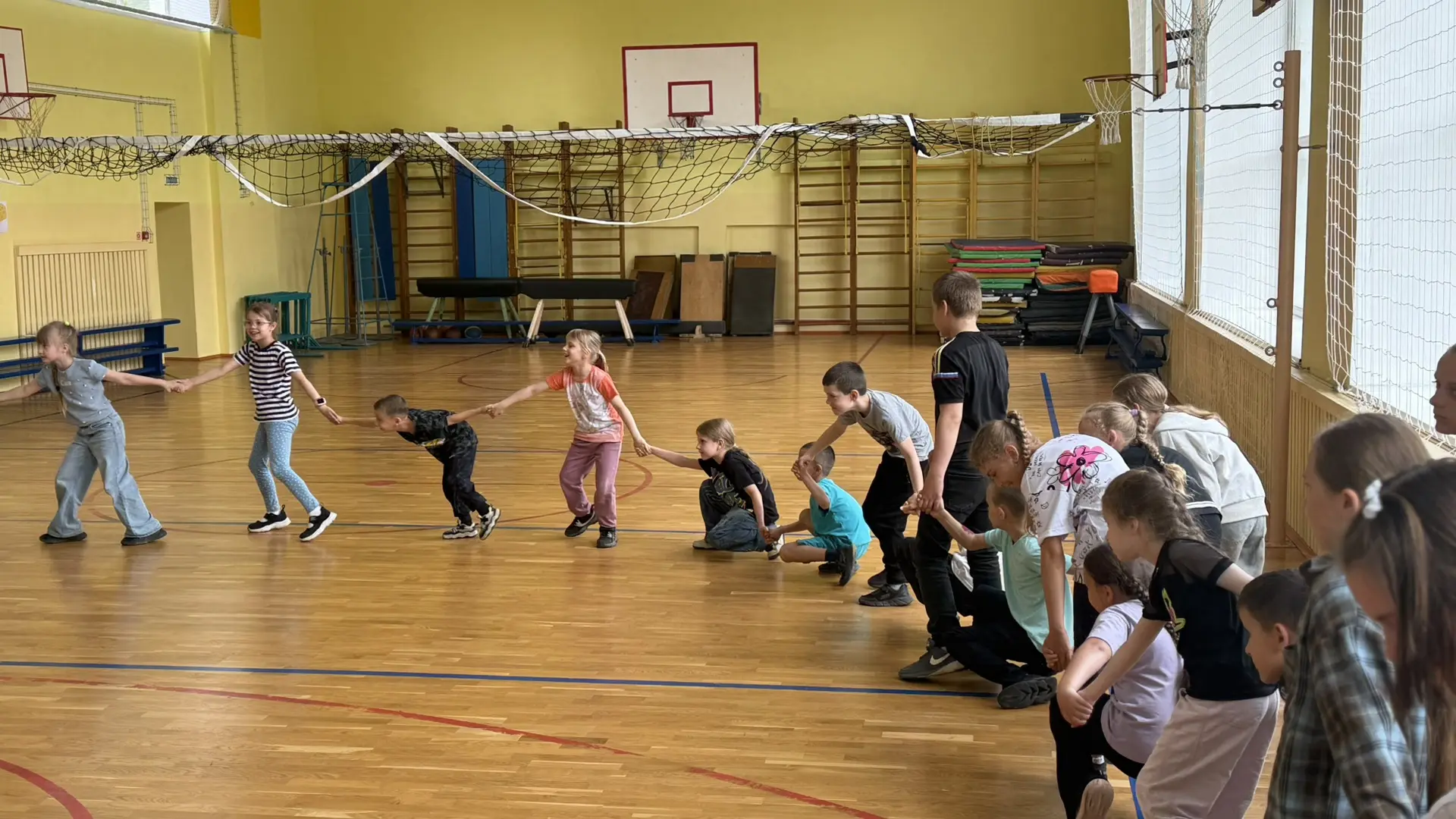 День России в пришкольном лагере: праздник патриотизма и веселья! 🇷🇺

Сегодня в нашем пришкольном 