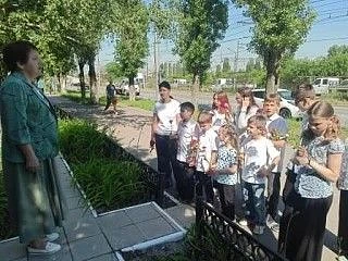 Никто не забыт, ничто не забыто.
Митинг центра «Возвращение» у памятника героям-панфиловцам.
 
Ровно