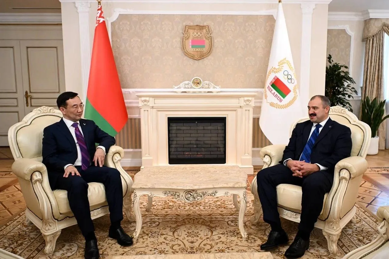 Айсен Николаев Белоруссияҕа кэккэ көрсүһүүлэргэ кытынна