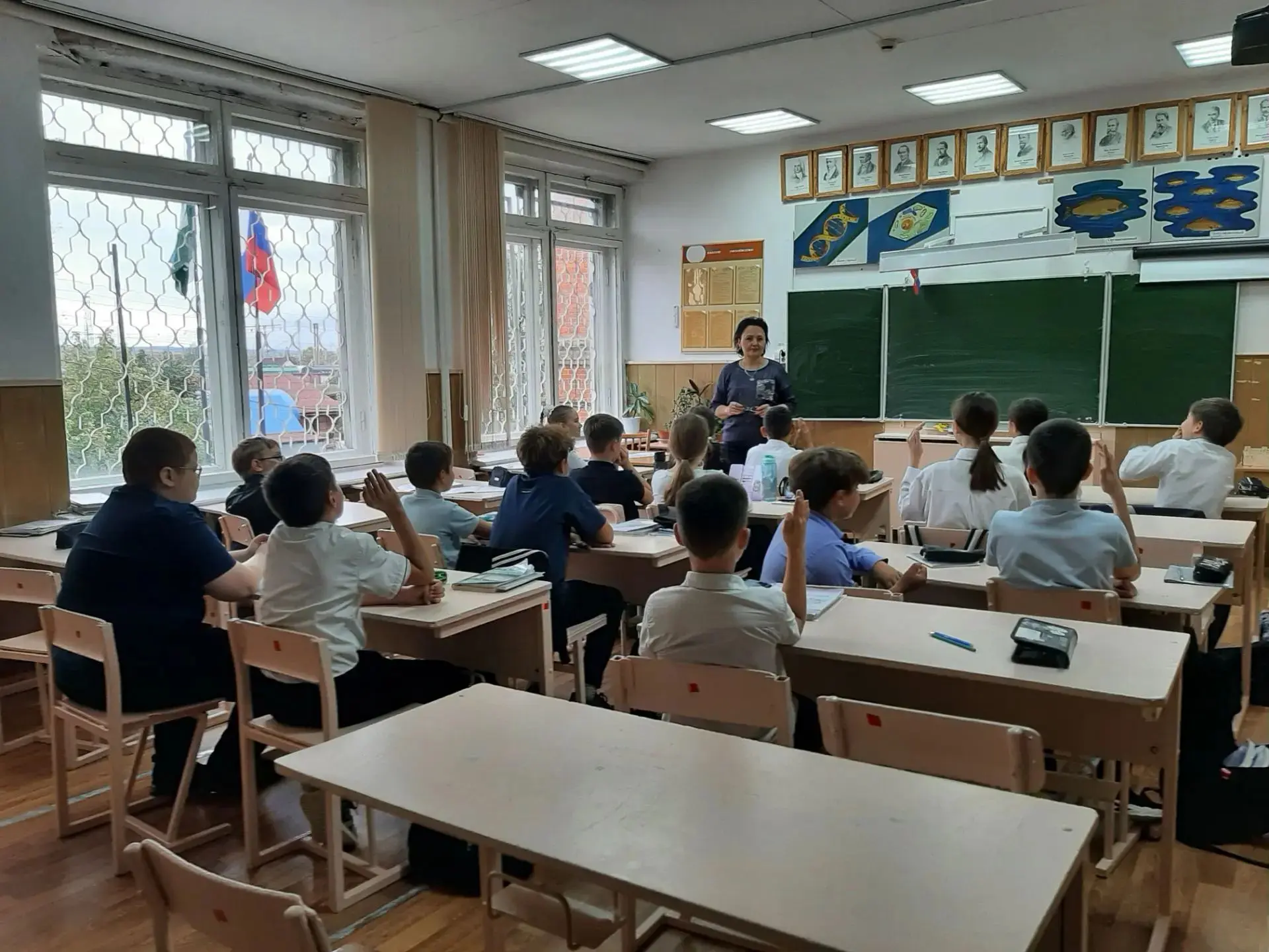 2 октября, в 5а классе проведена профилактическая беседа на тему: "Закон и подросток".