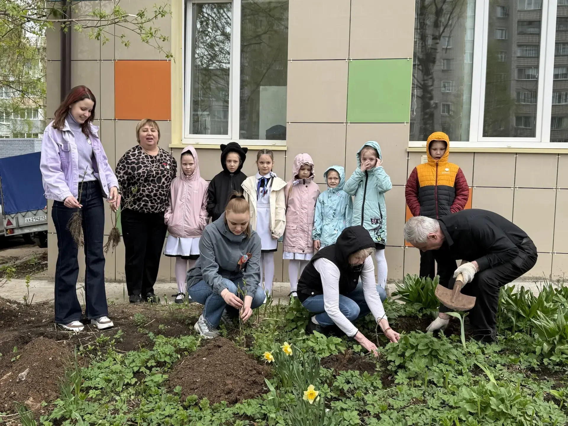 В рамках мероприятия «Сады Победы», посвящённого 81-летию Великой Победы, ученики 2 «Б» класса — Орл