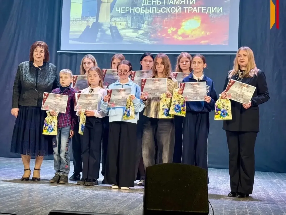 🏆 Успех в районном конкурсе!  Поздравляем ученицу нашей школы Логунову Ольгу, занявшую 3 место в рай
