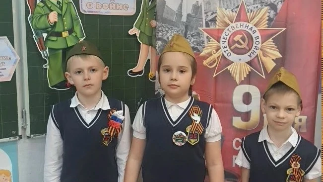 🇷🇺РАЗГОВОРЫ О ВАЖНОМ🇷🇺 🎙4 мая 2026 года в нашей школе прошёл пебрвый день учебной недели, посвящённы