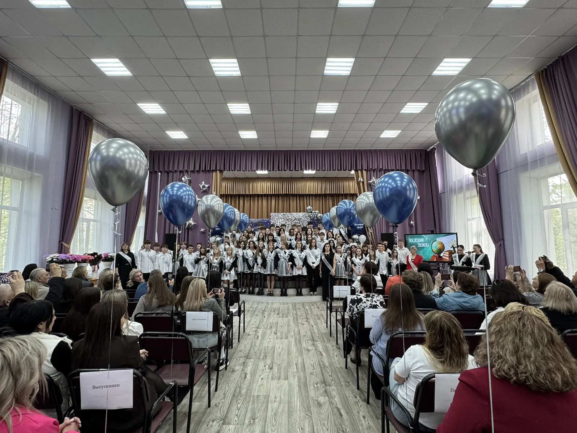 Последний звонок — 9 классы!  Сегодня в нашей гимназии прозвенел последний звонок для учеников 9-х к