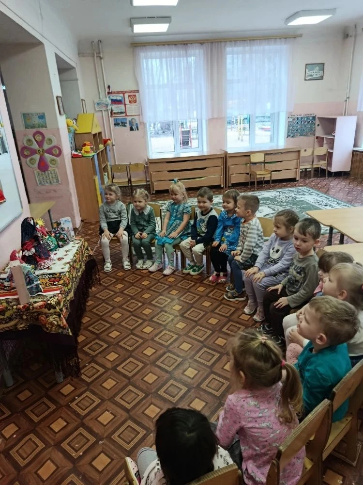 Беседа с детьми на тему:"Национальные костюмы народов России 🇷🇺"