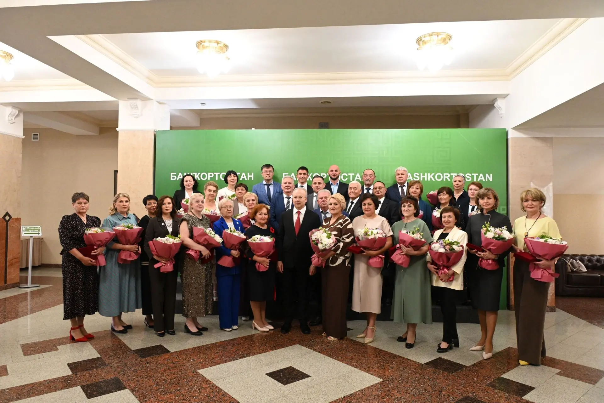 БЛАГОРОДСТВО В БЕЛЫХ ХАЛАТАХ: В УФЕ ЧЕСТВОВАЛИ ГЕРОЕВ В БЕЛЫХ ХАЛАТАХСегодня в Башкортостане с особы