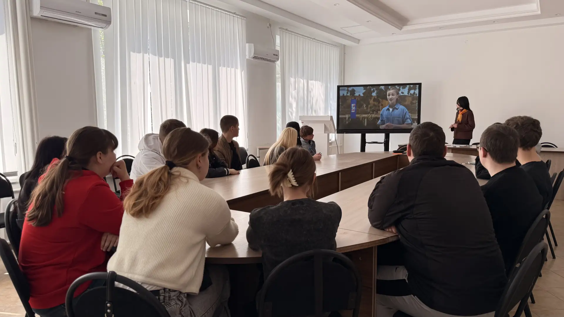 🌾 Традиционно учебная неделя в Скадовском аграрном колледже началась с Разговоров о важном!   🗓Тема: