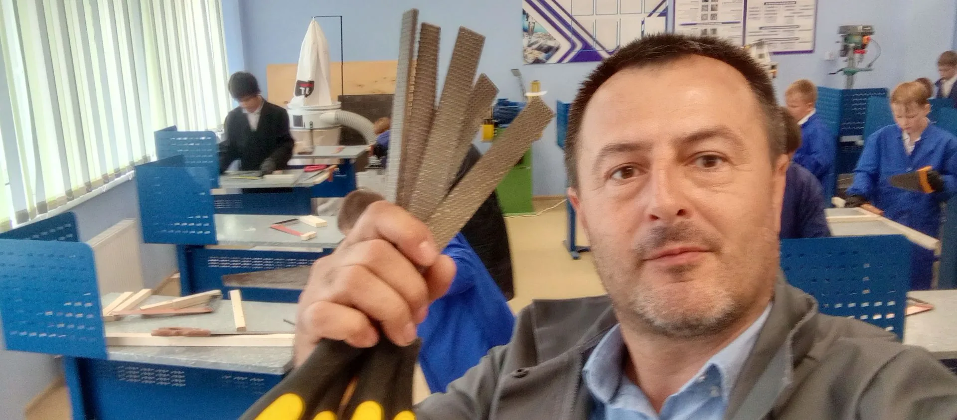 В школе дети работают с большим удовольствием