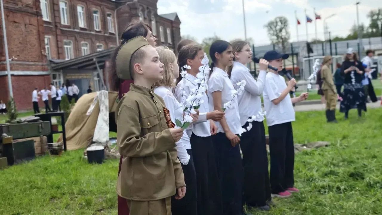 В школе №1 им. Героя РФ Л.И. Шулайкиной состоялось торжественное мероприятие «Победный май». В нем п