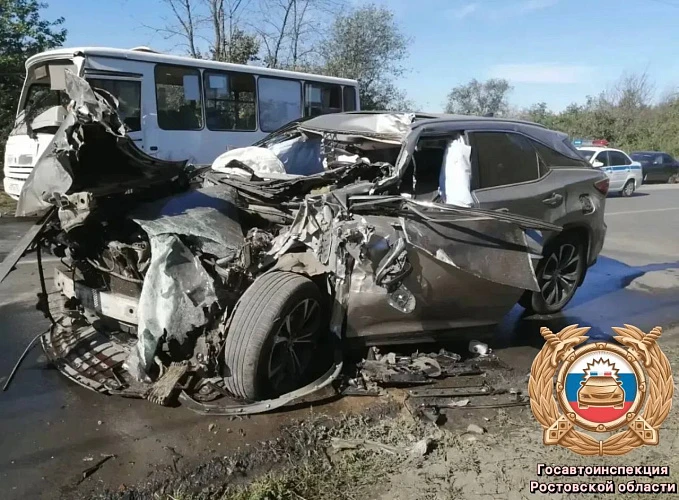 29-летний водитель Lexus погиб при столкновении с автобусом в Новочеркасске