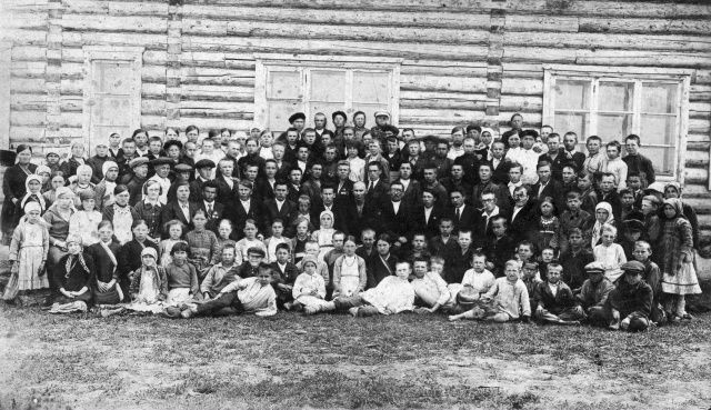 Учащиеся и учителя Илетской школы Звениговского района. 1939 год.