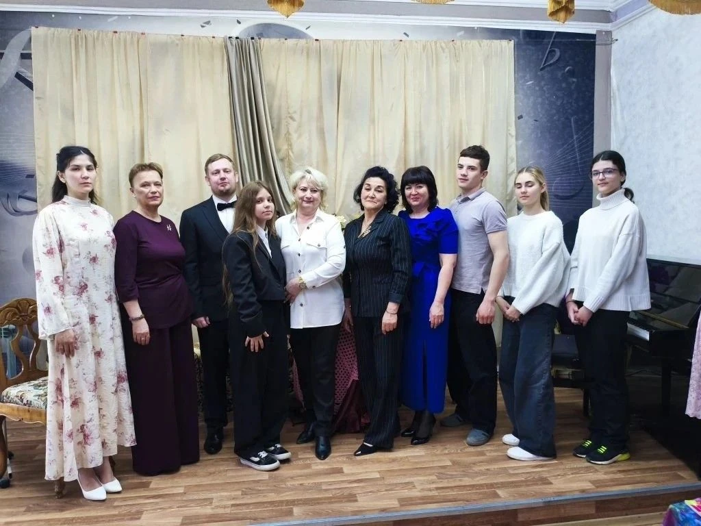 Под звуки нежные романса…
