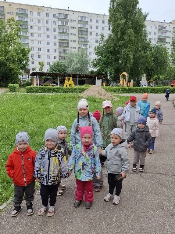 🌞Лето — время дружить!🌞

Знаете, что самое чудесное в летнем сезоне в детском саду? То, как старши