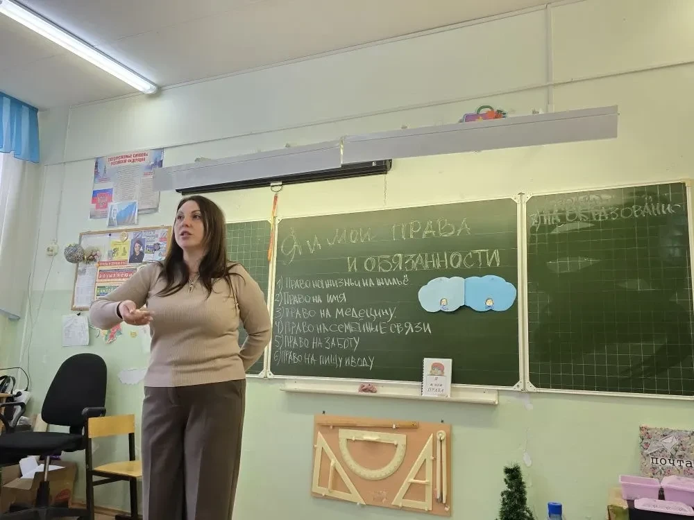 В 4 "Г" классе сегодня состоялся познавательный урок, посвященный изучению прав и обязанностей ребен